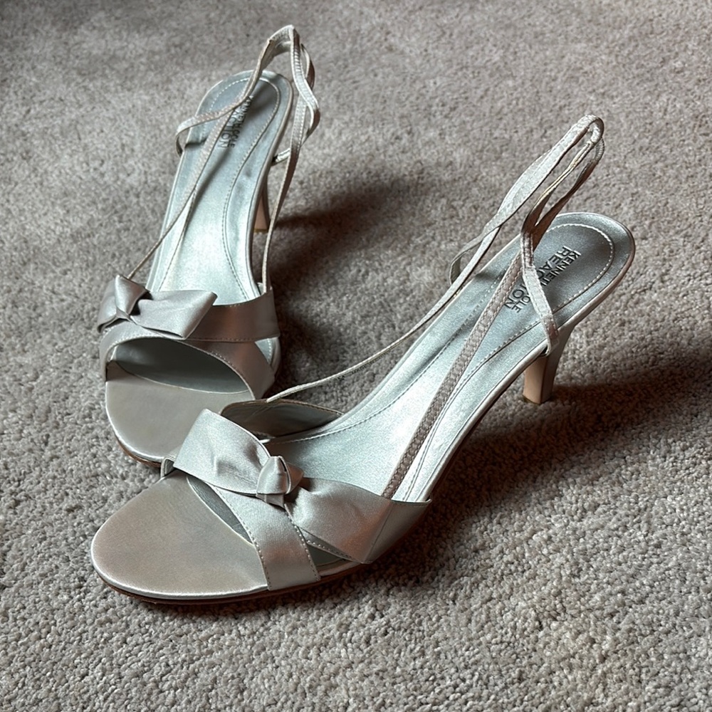 Kenneth Cole Reaction Silver Slingback Heels with Bow
